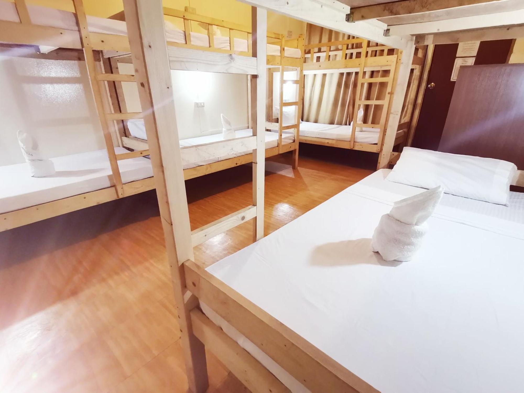 Coron Town Traveller'S Dormitory Exteriér fotografie
